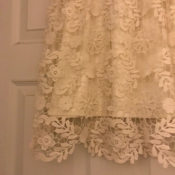 Ivory lace skirt with liner. - Picture 5 of 5